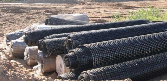 單向塑料土工格柵應用于陡坡工程